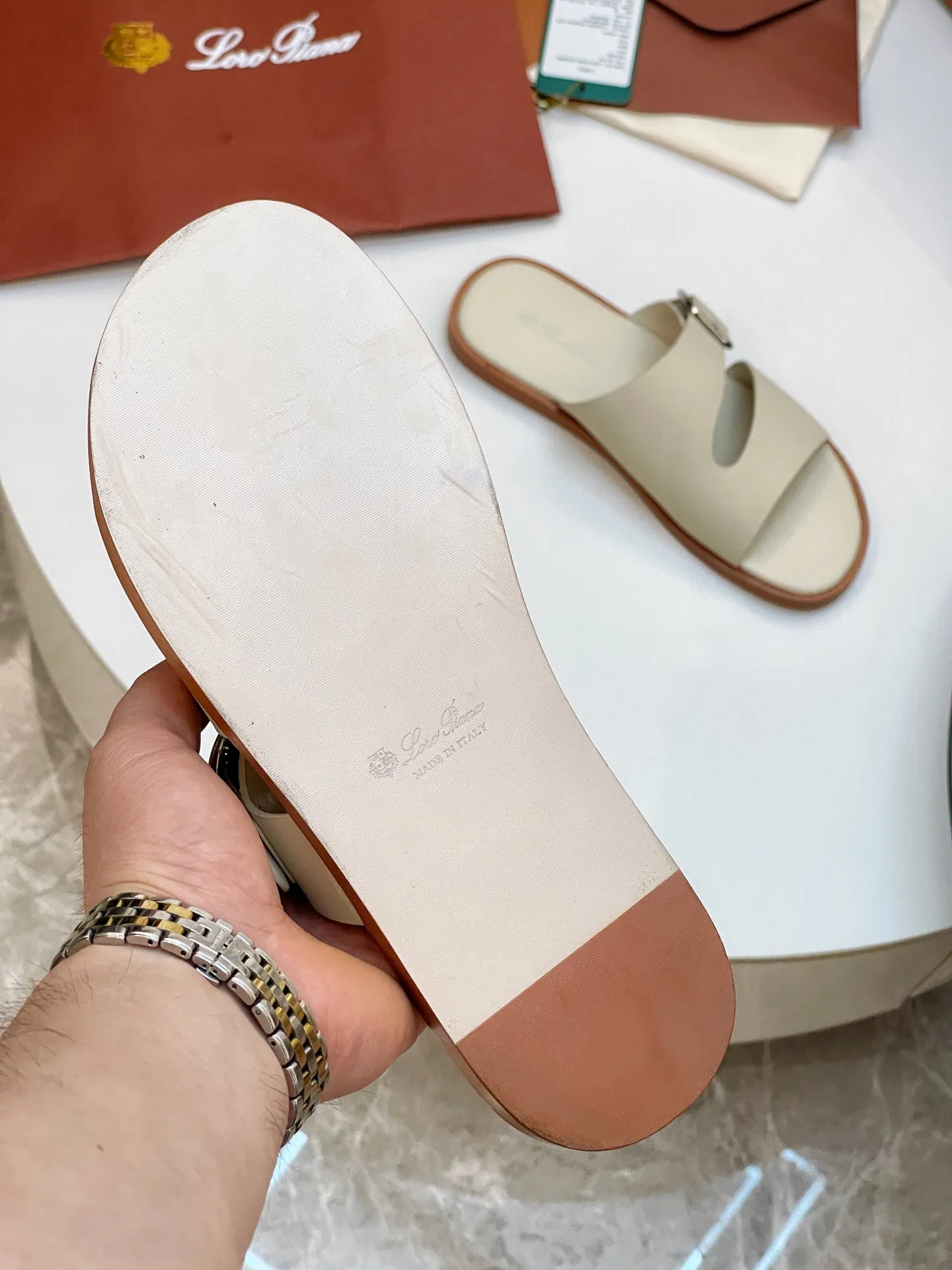 Men's shoes 💰420 Loro Piana, LP's popular spring and summer slippers are synchronized with the new counters, uppers are imported cowhide fabrics from Italy, high-quality splicing technology, soles: original soles specially provided by the original factory, exclusive molded soles are super comfortable, original factory orders, 🔍🔍high quality, you can go in and out of the counter at will, welcome to compare, code number 39-44 (order 38 45 46)